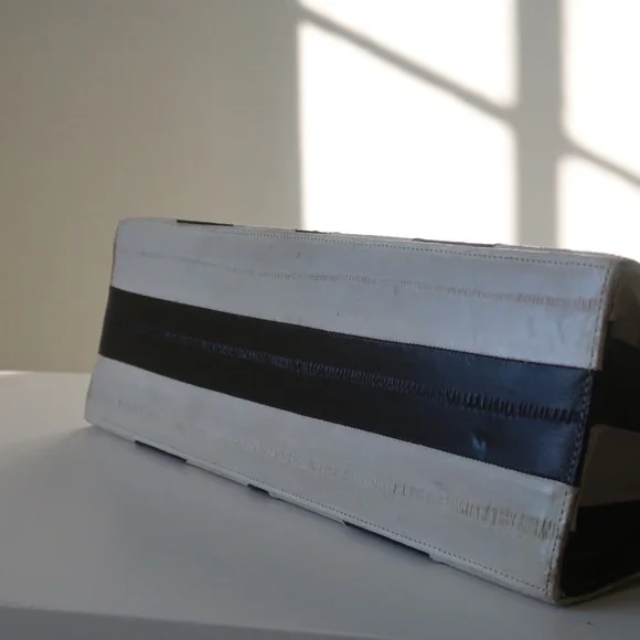 1960s Lee Sands Black and White Chevron Eel Skin Handbag - Picture 12 of 16